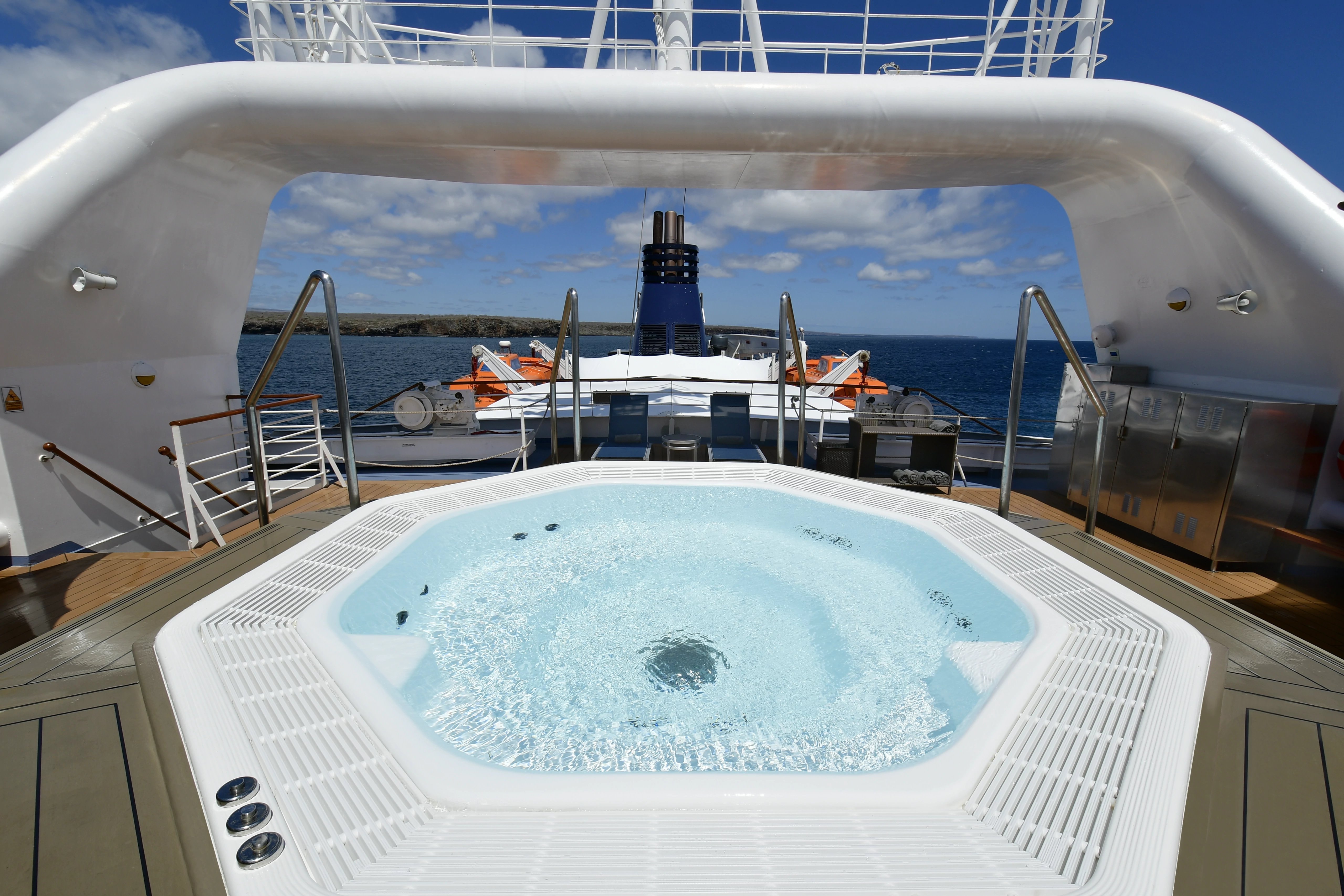 CEL_XP_Jacuzzi_3