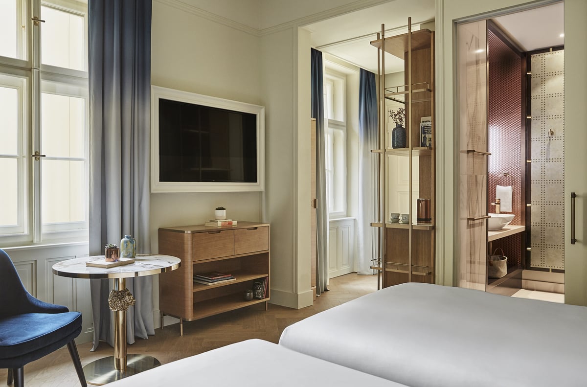 Deluxe Twin - Corridor view and Bathroom