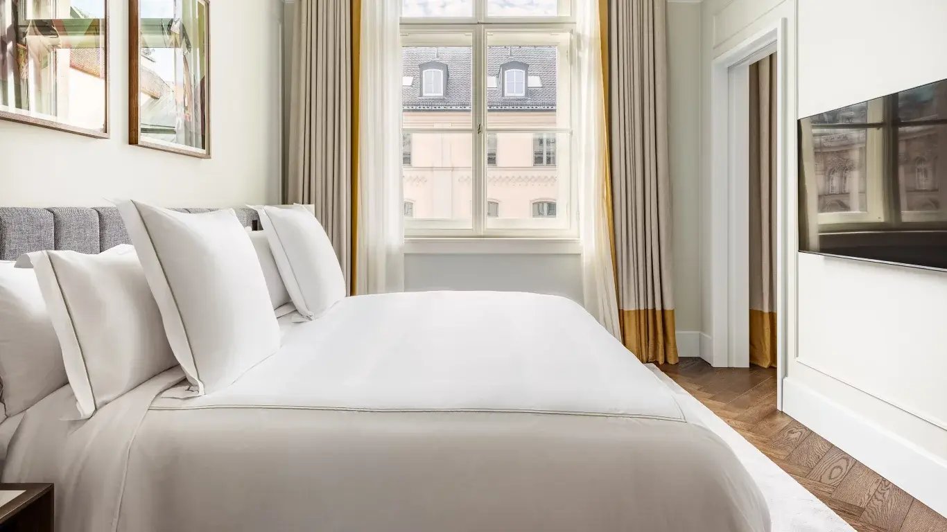 Rosewood Munich_Deluxe Suite_307_WhatTheFox-0226_2023-WIDE-MEDIUM-4-3-2