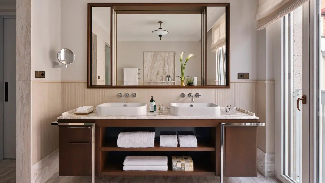 Rosewood Munich_Grand Premier Suite_416_Bathroom_Davide Lovatti_02-WIDE-MEDIUM-4-3-2