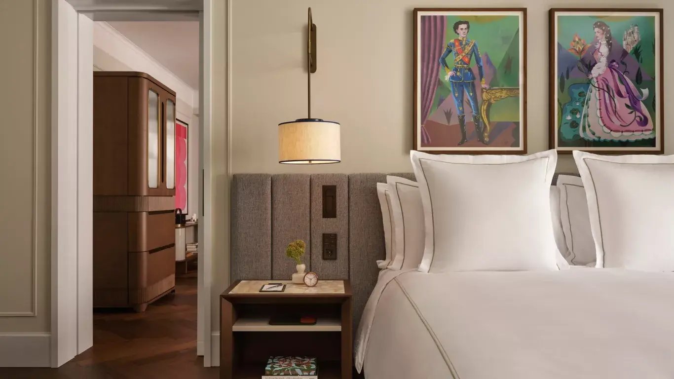 Rosewood Munich_Grand Premier Suite_416_Bedroom_Davide Lovatti_07-WIDE-MEDIUM-4-3