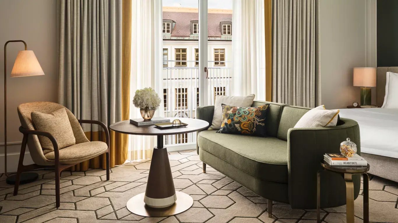 Rosewood Munich_Premier Room_Mock Up Rooms_Davide Lovatti_07-WIDE-MEDIUM-4-3