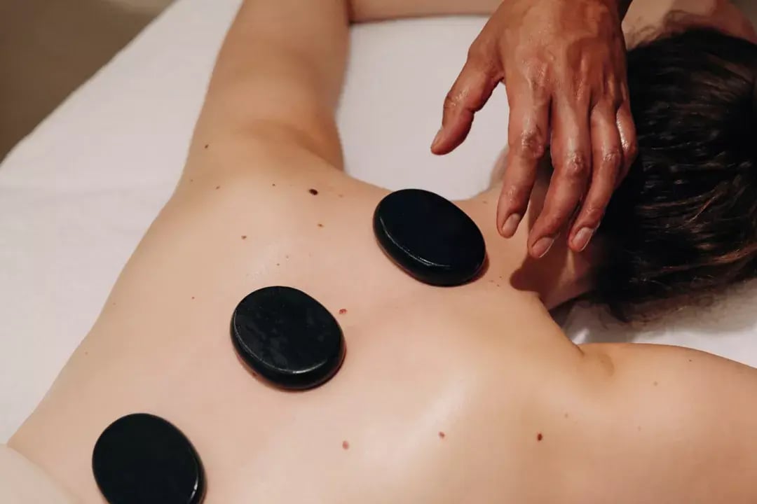 Rosewood_Munich_by_Amelie_Niederbuchner_Hot Stone Massage_0469-WIDE-LARGE-3-2