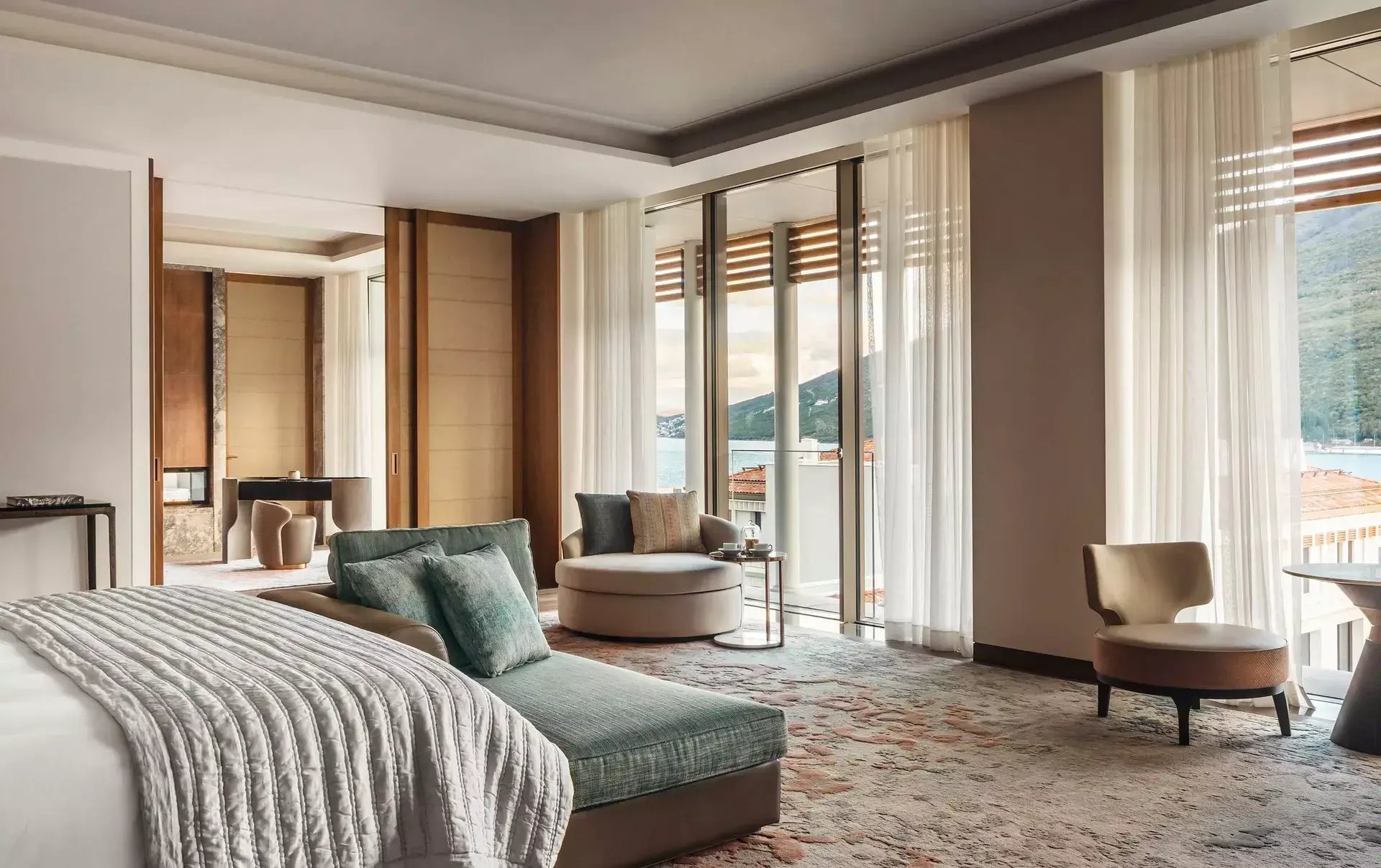 ooportonovi-suite-one-bedroom-wide-sunset
