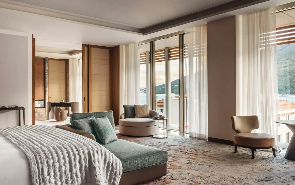 ooportonovi-suite-one-bedroom-wide-sunset