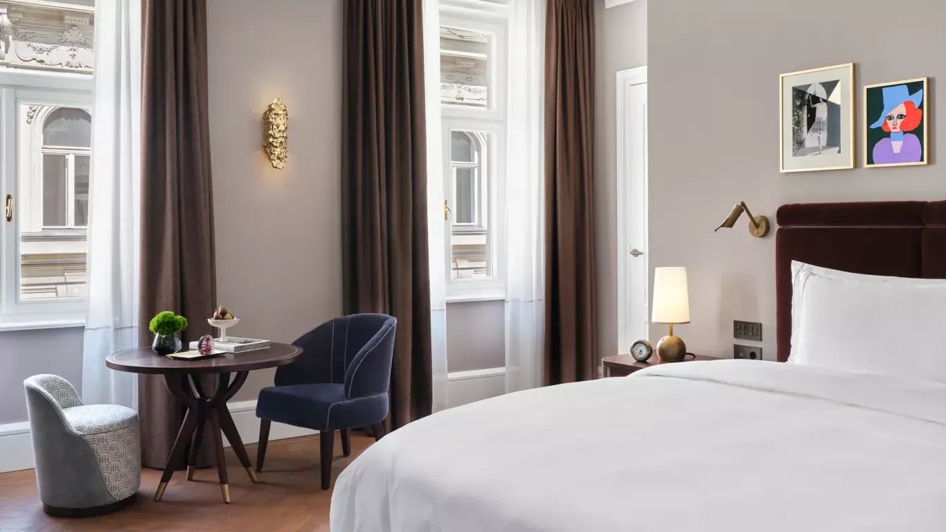 rwvie_accommodation_premierroom_1_updated-WIDE-MEDIUM-4-3