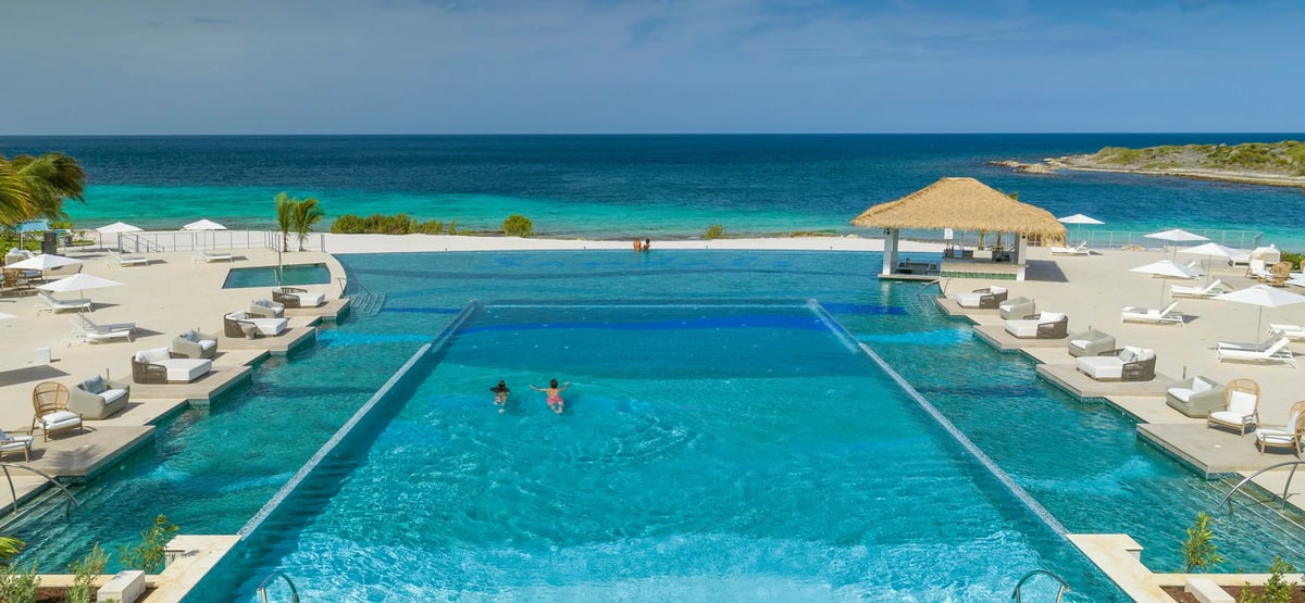 sandals-curacoa-pool